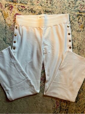 ⭐️🌷☀️NWOT True Religion White Track Pants With Gold Snaps☀️🌷⭐️